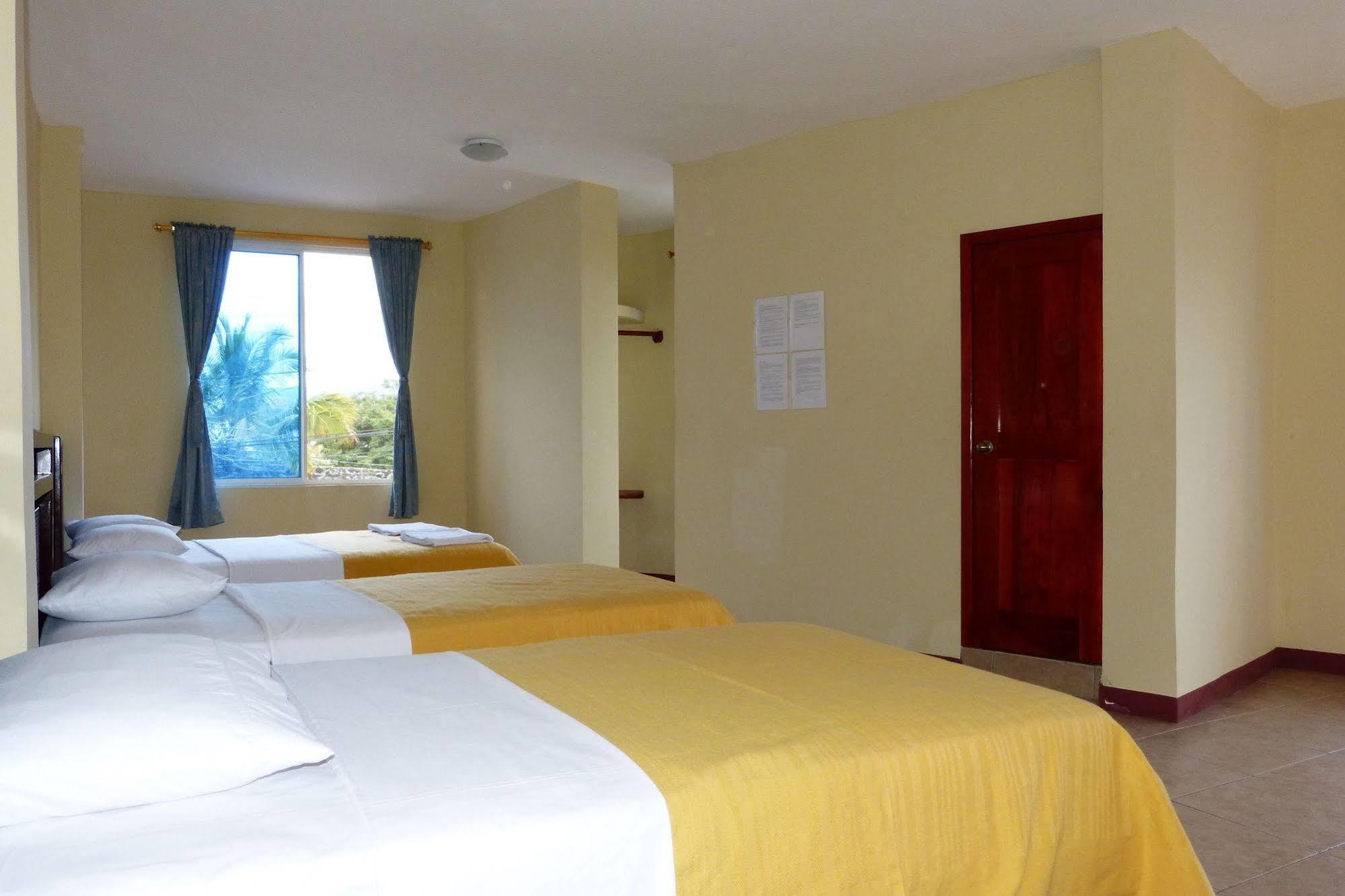 Gloria - Galapagos Inn Puerto Ayora  Exterior photo