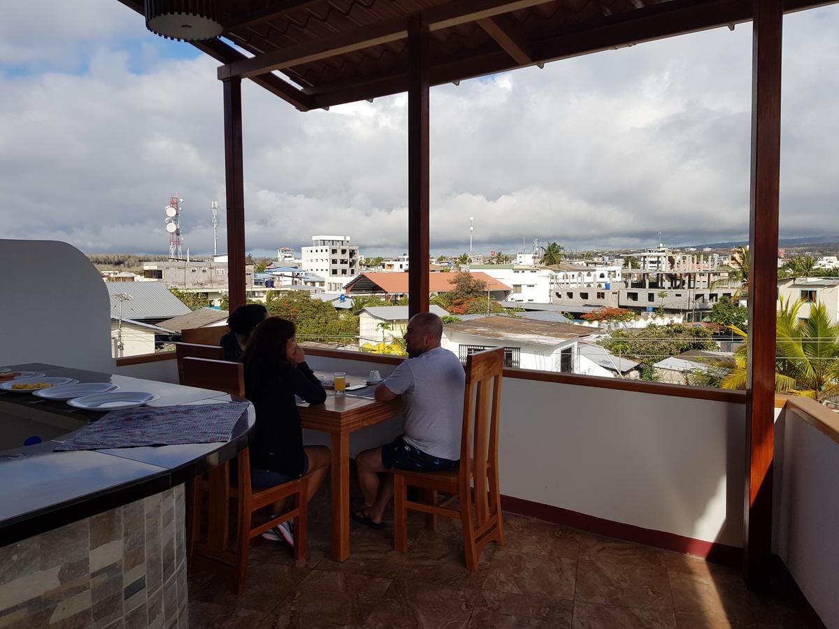 Gloria - Galapagos Inn Puerto Ayora  Exterior photo