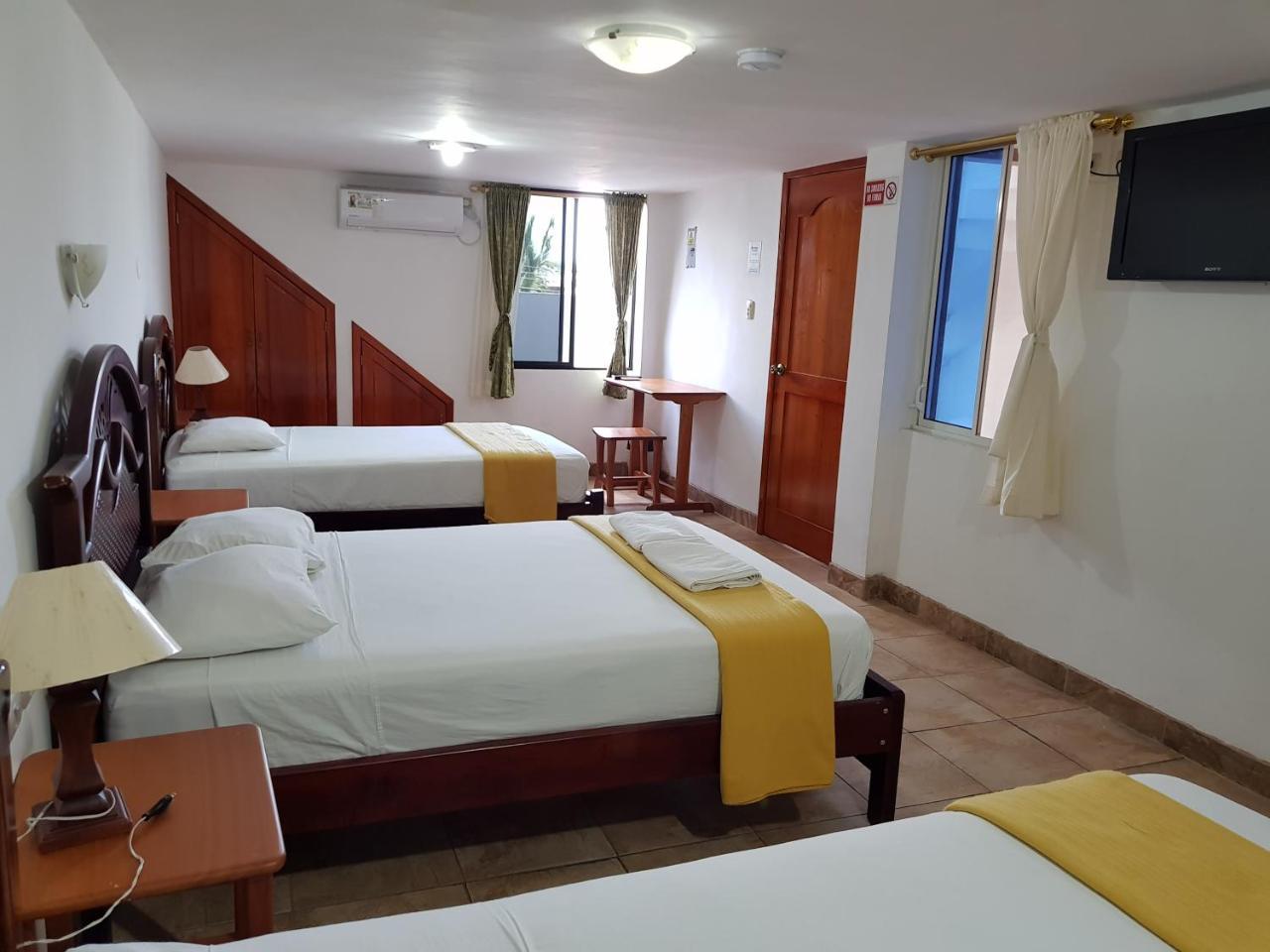 Gloria - Galapagos Inn Puerto Ayora  Exterior photo